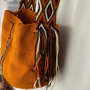 Handmade woven Colombian ethnic Wayuu shoulder bag